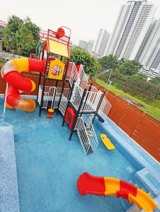 Swimmingpoolen hos eller tæt på 23Pax Lagoo Water Park 5km form Custom