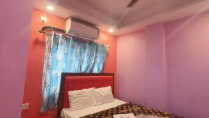 Postel nebo postele na pokoji v ubytování Hotel O Golden Star