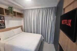 Postel nebo postele na pokoji v ubytování Studio SP 413 with parking!