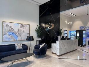 TV a/nebo společenská místnost v ubytování Premium 1 BDR in Zada Tower Business Bay 04 + 25 fotografií