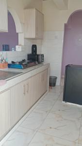 Η κουζίνα ή μικρή κουζίνα στο Flynn Stays +6 φωτογραφίες