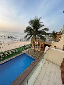 Swimmingpoolen hos eller tæt på Kokrobite beach Residences and Spa
