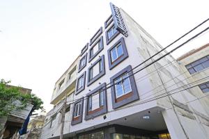 Tòa nhà nơi khách sạn tọa lạc