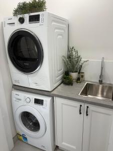 Køkken eller tekøkken på Springfield Lodge - Pet Friendly Executive Residence