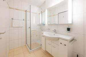 Et badeværelse på Penthouse Matterhorn Vista + 32 billeder