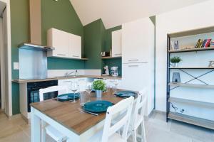 Nhà bếp/bếp nhỏ tại Gîte du Cellier - Jardin et terrasse +7 ảnh