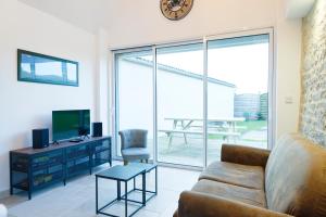 TV/trung tâm giải trí tại Gîte du Cellier - Jardin et terrasse