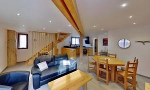 Posezení v ubytování Casa-Petit Laus Brand New Duplex in Queyras for 6p