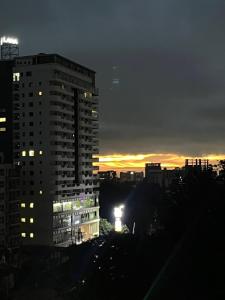 Nespecifikovaný výhled na destinaci Nairobi nebo výhled na město při pohledu z apartmánu + 1 fotografie