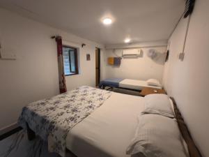 En eller flere senge i et værelse på Monsoon