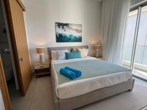 En eller flere senge i et værelse på Naccara Luxe Apartment Grand Baie Beachside + 60 billeder