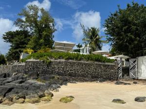 En have udenfor Naccara Luxe Apartment Grand Baie Beachside