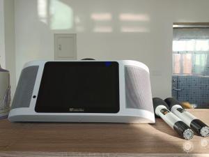 un fornetto appoggiato su un tavolo di 香菇里啦 a An-ch'i