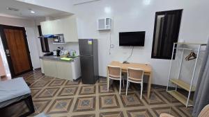 Køkken eller tekøkken på Galaxy Studio Apartments