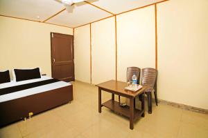 Postel nebo postele na pokoji v ubytování Hotel O by OYO Kalka