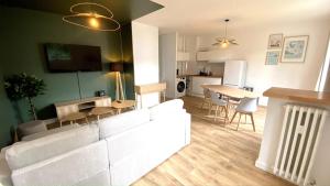 Et tv og/eller underholdning på T2 refait à neuf Quartier Chantenay avec Parking