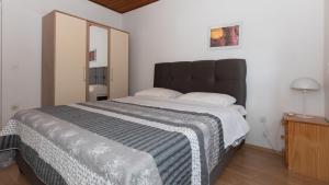 En eller flere senge i et værelse på Apartman Dubravka by Villas Guide