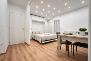 Postel nebo postele na pokoji v ubytování SANREMO - Affittasi Elvi Home, appartamento con aria condizionata centralissimo a pochissima distanza da Ariston, Casinò e dal mare