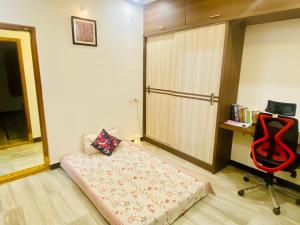 Giường trong phòng chung tại Sowkya Stays, Kakinada - Service Apartment, Home Stay, Vididhillu