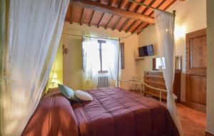 Ένα ή περισσότερα κρεβάτια σε δωμάτιο στο 3 Bedroom Awesome Home In Poppi +22 φωτογραφίες