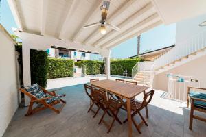 En balkon eller terrasse på Orange Sun - Chiusurelle Village