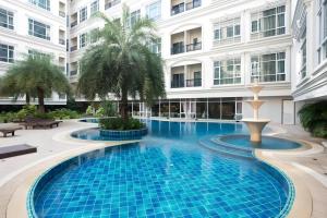 Bazén v ubytování Thaisun Bangkok Hotel nebo v jeho okolí