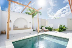 Swimmingpoolen hos eller tæt på EnyaVillas 3, Brand New - Boutique Mediterranean