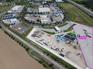 デッサウにあるRoatel Dessau A9 my-roatel-comの海辺の駐車場の空中ビュー +7枚の写真