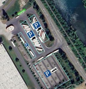 an overhead view of a parking lot with parking signs at Roatel Gimbsheim B9 my-roatel-com in Gimbsheim