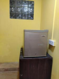 a television sitting on top of a wooden cabinet at Sun Up Hotel in Katunayake