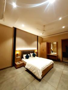 Postel nebo postele na pokoji v ubytování Hotel Ujala Prime