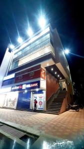 Budova, kde se hotel nachází + 11 fotografií