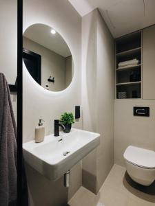 Koupelna v ubytování Sume by Larsen + 49 fotografií