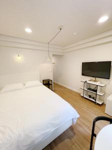 TV a/nebo společenská místnost v ubytování Stay Early Mansion 광명사거리역 고척돔