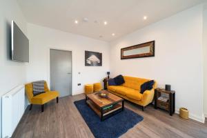 Et opholdsområde på Dockside Apt, Quay Views, City Vibes