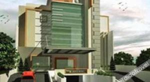 PulupandaにあるHotel Benuaの車の前の建物の表示