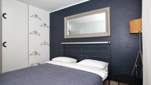 En eller flere senge i et værelse på Villa House S by Villas Guide + 35 billeder