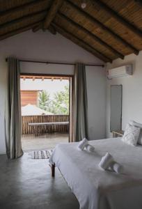 En eller flere senge i et værelse på Canto do Mar Caraiva