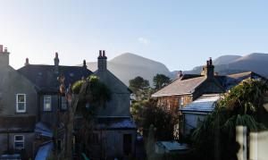 a group of houses with mountains in the background at The Views Retreat in Newcastle