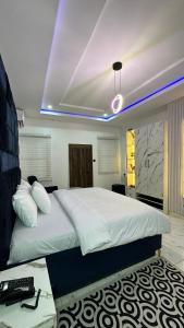 Giường trong phòng chung tại TW-Residence +55 ảnh