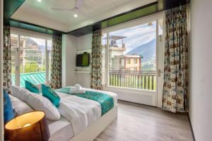 Nespecifikovaný výhled na hory nebo výhled na hory při pohledu z hotelu