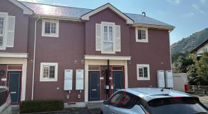 a house with a car parked in front of it at メゾンドyy寺田 アパート1室貸切 素泊まり最大6人宿泊可能 4名様まで同一料金 in Yamaguchi