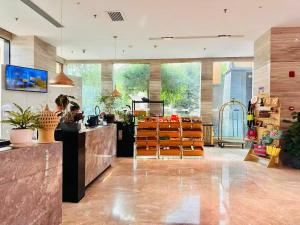 Lobbyen eller receptionen på Suiton Plus By Paxton