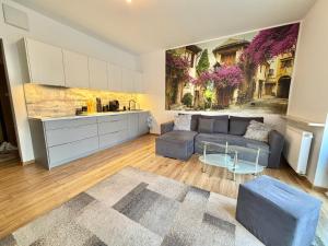 Η κουζίνα ή μικρή κουζίνα στο Modlinska Residence by JumpInHere