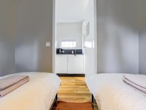 a room with two beds and a small kitchen at Casa Leon in Haarle