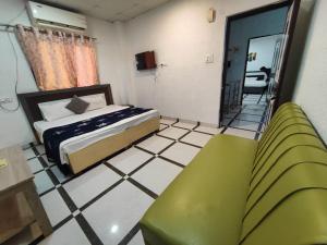 En eller flere senge i et værelse på The Mountain View Tapovan- By Tree Town Hospitality + 77 billeder