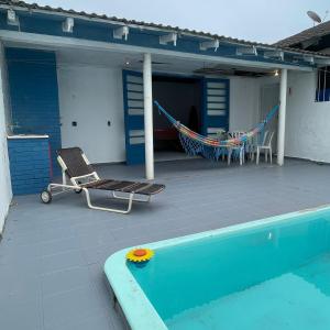 Bazén v ubytování Casa de Praia em Pontal do Sul nebo v jeho okolí