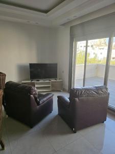 TV a/nebo společenská místnost v ubytování Le Jardin