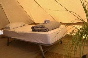 Ένα ή περισσότερα κρεβάτια σε δωμάτιο στο The Tree House Surf Camp