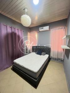 Postel nebo postele na pokoji v ubytování Luxury Two-Bedroom Townhome Available for rent